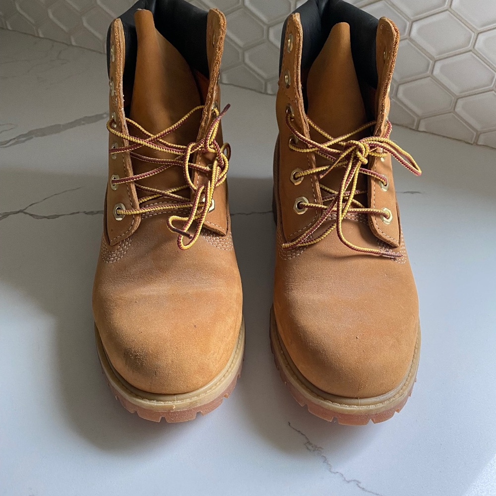 Timberland Classic Women's Boots (8) - New